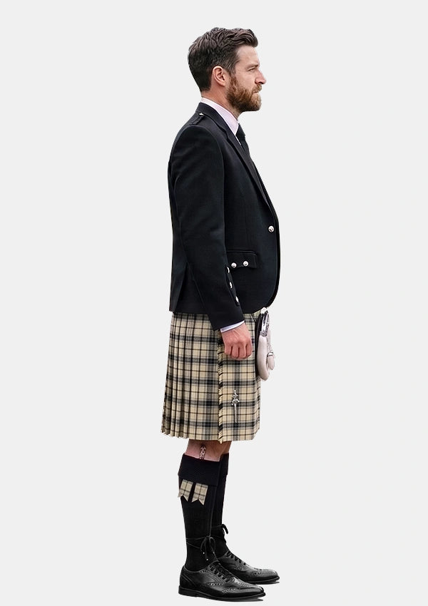 Traditional_New_Forest_Winter_Tartan_Kilt_and_Argyle_Jacket_Kilt_Outfits_right_image