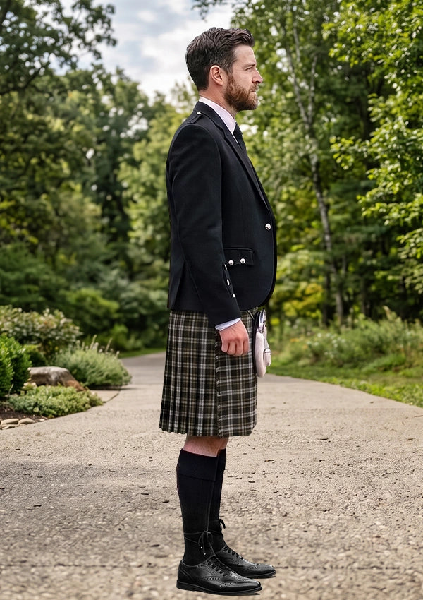 Traditional_Newcastle_Tartan_3984_Kilt_and_Argyle_Jacket_Kilt_Outfit_right_image