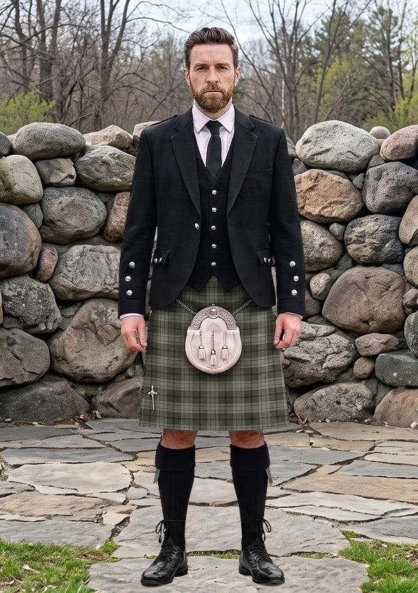 Traditional_Saunders_Tartan_10109_Kilt_and_Argyle_Jacket_Kilt_Outfit_front_image