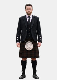 Traditional_Witchery_Tartan_14331_Kilt_and_Argyle_Jacket_Kilt_Outfits_front_image